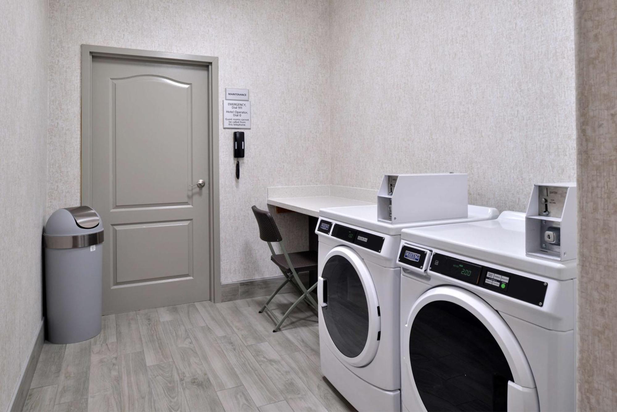 Hampton Inn Kansas City Northeast Экстерьер фото