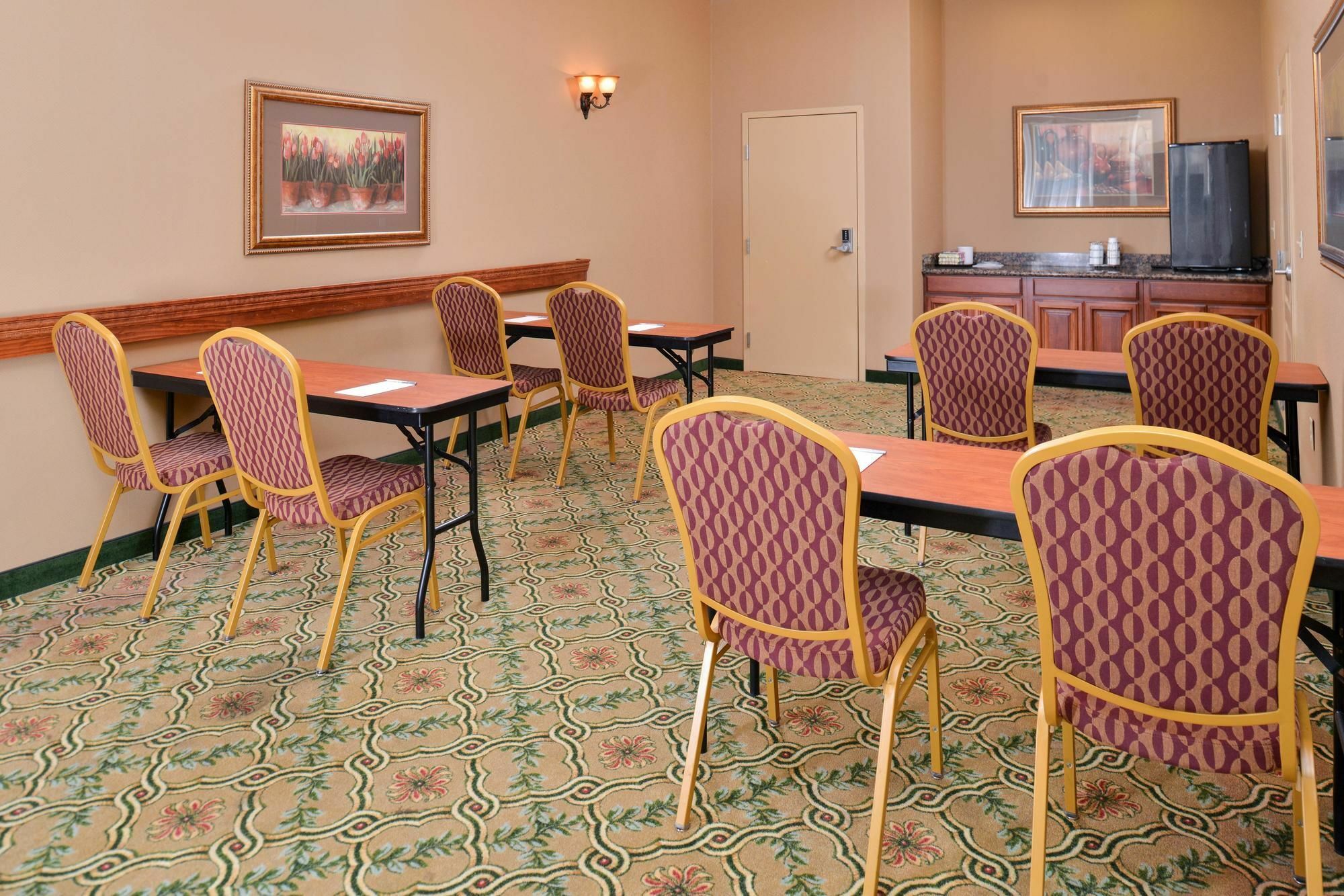 Hampton Inn Kansas City Northeast Экстерьер фото